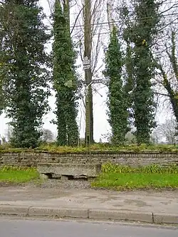 Calvaire en bordure de voie.