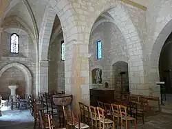 Les deux nefs de l'église.