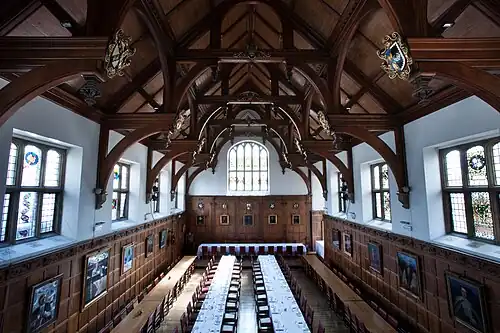 Le réfectoire dans le hall principal.