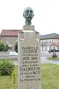Buste de Camille Guérin.