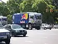 Les camions d'assistance arrivent à Buenos Aires, mélangés à la circulation