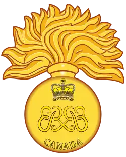Image en couleur d'un insigne militaire composé d'une grenade allumée de 17&nbsp;flammes avec deux monogrammes des lettres « ER » affrontés au centre ainsi qu'une couronne royale au-dessus et le mot « Canada » en dessous ; le tout est de couleur dorée.