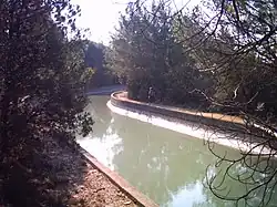 Le canal dans les plaines d'Arbois