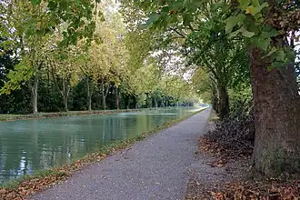 Canal latéral à la Garonne au niveau du pont-canal du Cacor.