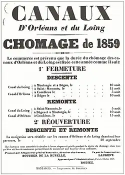  Reproduction noir et blanc d’un avis de chômage du canal d'Orléans de 1859, courant du 5 août au 20 septembre, en raison du manque d'eau. Il est ainsi dit que le canal sera fermé à la descente à partir du 5 août à l’écluse de Combleux et du 10 août à l’écluse de Buges, à la remonte le 15 août à Combleux. Il rouvrira le 20 septembre. Il est toutefois dit en petit en bas de l’affiche que les bateaux peuvent néanmoins circuler, à leurs risques et périls, pendant toute la durée du chômage, dans tous les biefs où les circonstances le permettent.