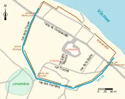 Plan montrant l'emplacement des fortifications et des principaux édifices médiévaux d'un village.