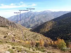 Le tracé de la faille de Fillols-Py-Mantet, depuis le col de Mantet.