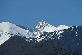 Face nord-est du pic du Canigou depuis le hameau de Mas Rouby.