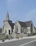 L'église paroissiale Notre-Dame : chevet et flanc sud.