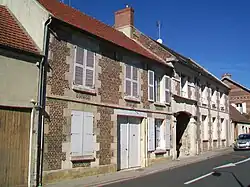 Bâtiments, rue des Écoles.