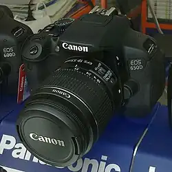 Description de l'image Canon EOS 650D in a show-case.jpg.