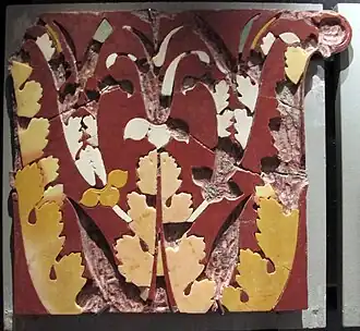 Chapiteau en opus sectile rouge antique, du Lamiani horti.