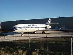 Caravelle exposée, blanche et bleue, marquée air France.