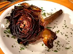 Carciofo alla Giudia (artichaut à la juive) une des spécialités culinaires de Rome.