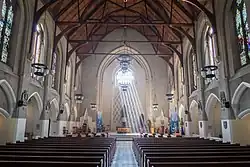 La nef vers le chœur.