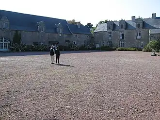 Vue d'ensemble côté cour.