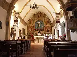 L’intérieur de l’église de la Mission San Carlos Borromeo, Carmel, Californie.