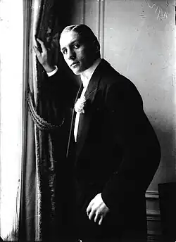 Photographei de Carpentier en habit.