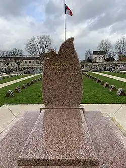 "En souvenir des Morts pour la France".