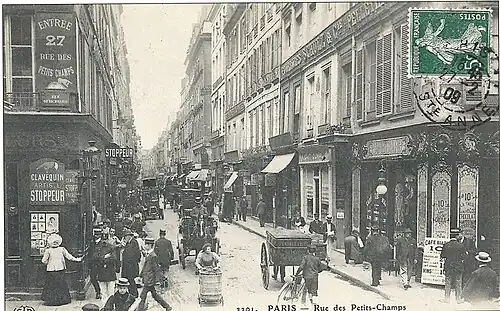 L'axe de la rue des Petits-Champs depuis le carrefour avec la rue de Richelieu, en 1909.