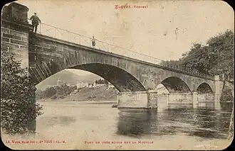 Pont sur la Moselle à Éloyes.