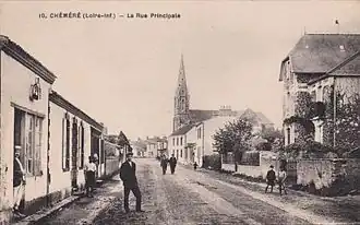 La même maison, à droite, sur la rue principale de l'époque.