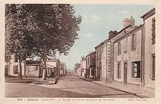 Route de Pornic, ailes du moulin à l'arrière-plan.