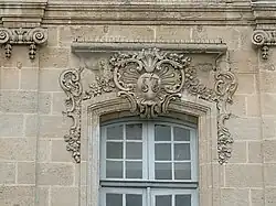 Hôtel de la Jurade, détail. La Justice de paix siégea dans ce bâtiment.
