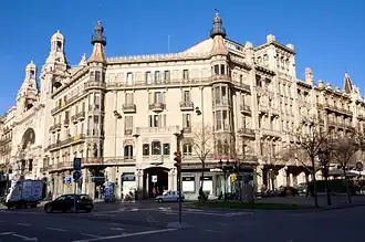 Chanfrein à 45&nbsp;degrés pour faciliter la visibilitéPasseig de Gràcia.