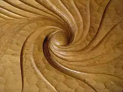 Spirale couleur bois.