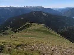 Vue du sentier débutant au col d'Ordino et menant au sommet du pic de Casamanya.