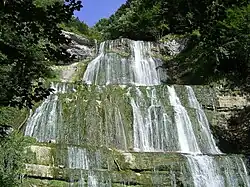 Cascade de l'Éventail en été (bas).