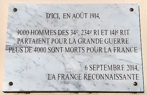 Plaque commémorative apposée sur la façade de la caserne Bosquet, à Mont-de-Marsan.