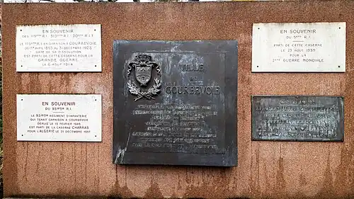 Plaque commémorative, centre commercial Charras, 2018.