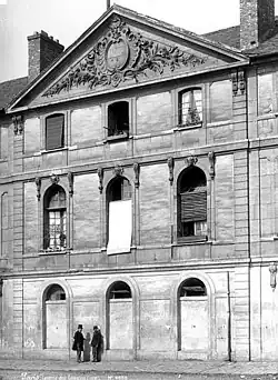 La caserne des Célestins, dans les bâtiments conventuels du XVIIIe&nbsp;siècle, avant leur démolition au XIXe&nbsp;siècle.