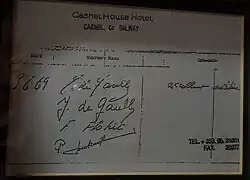 Signature de Charles de Gaulle, Yvonne de Gaulle et François Flohic le 3 juin 1969.