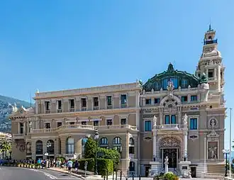 Façade adjacente de l'opéra.