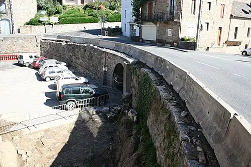 Effondrement du parapet le long de la place du Bournhou.