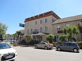 Autre vue du bâtiment.