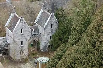 L'entrée aux écuries du château (2009).