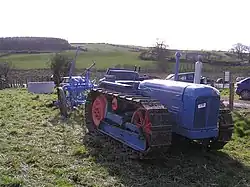 Tracteur County à chenilles sur base de Fordson Super Major.