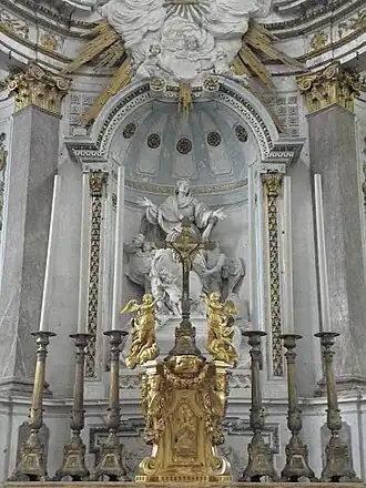 Groupe de l'Assomption du maître-autel.