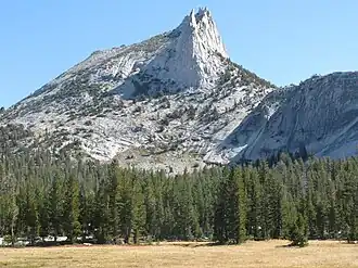 Vue du pic Cathedral depuis l'ouest.