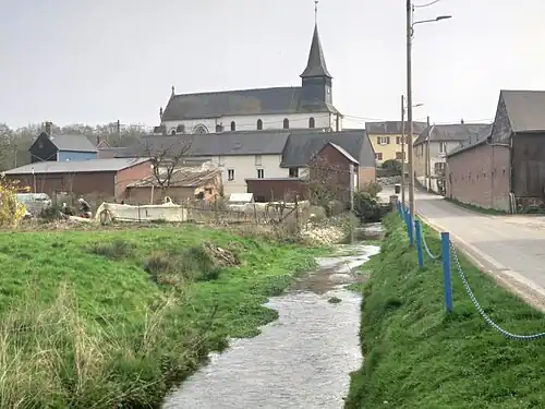 La Celle, la rue de Lavacquerie et l'église Saint-Denis.