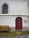 L'église avec son cadran solaire.