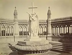 Le mémorial de Bibirarh, sculpture de Mario Marochetti (1860).