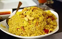 Sinangág philippin aux noix de cajou