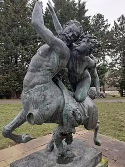 Photographie de la partie avant du groupe.