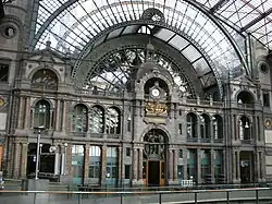 Façade côté quais.