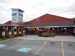 Le Centre Kirkland, situé sur le boulevard.